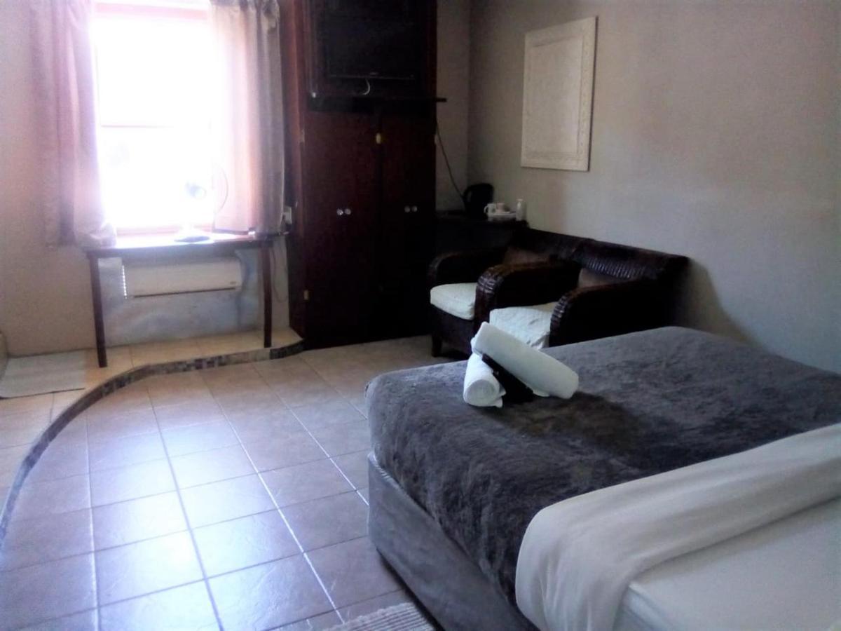 Bread And Barrel Guesthouse Bellville Cape Town Exterior photo