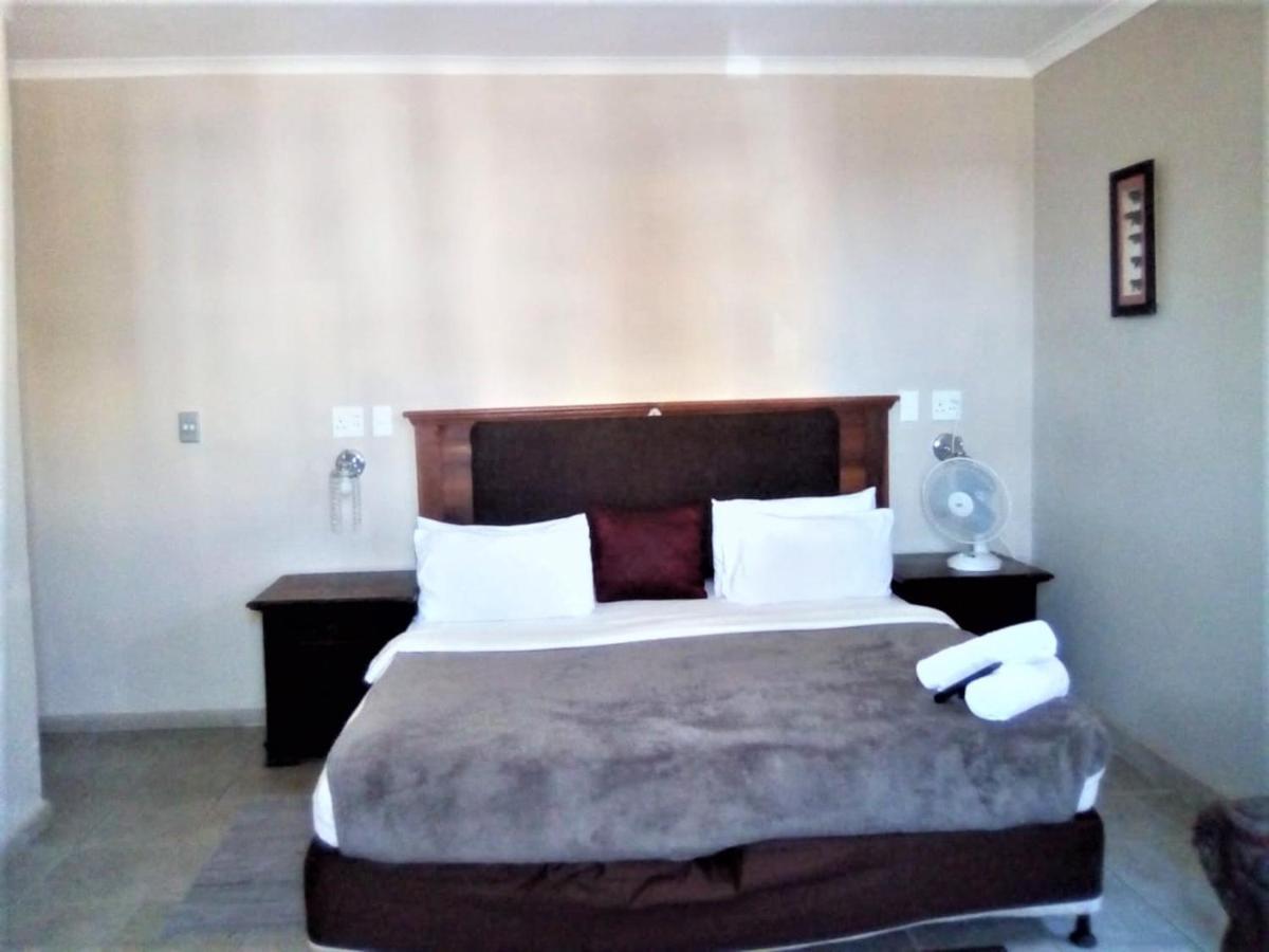 Bread And Barrel Guesthouse Bellville Cape Town Exterior photo