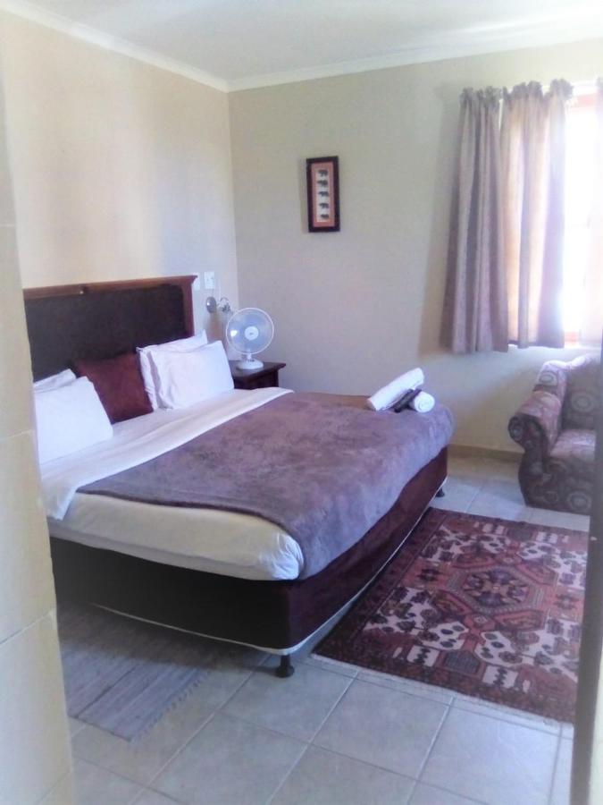 Bread And Barrel Guesthouse Bellville Cape Town Exterior photo